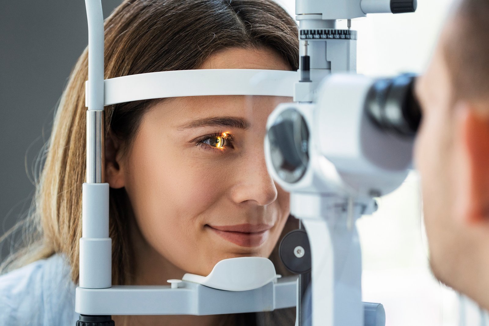 Evaluación ocular mediante equipo diagnóstico